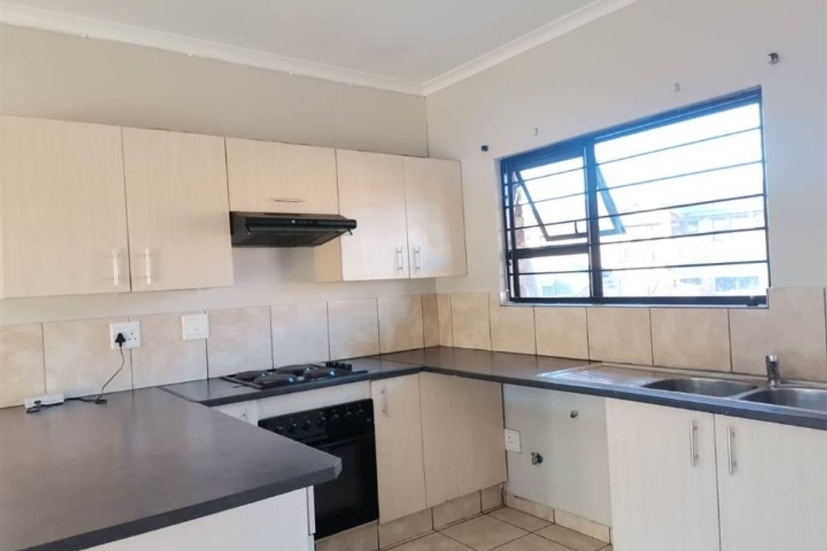 2 Bedroom  2 bath Flat - Photo 4