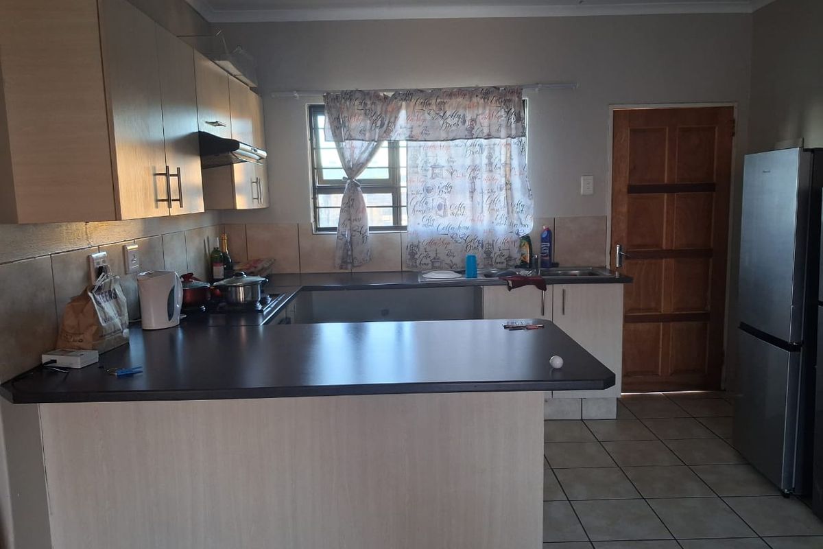 2 Bedroom  2 bath Flat - Photo 3