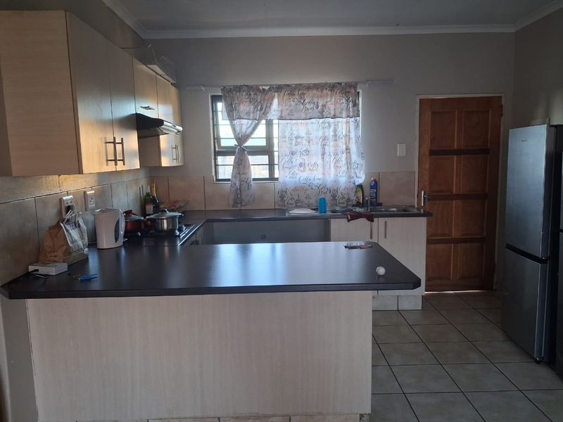 2 Bedroom  2 bath Flat - Photo 3
