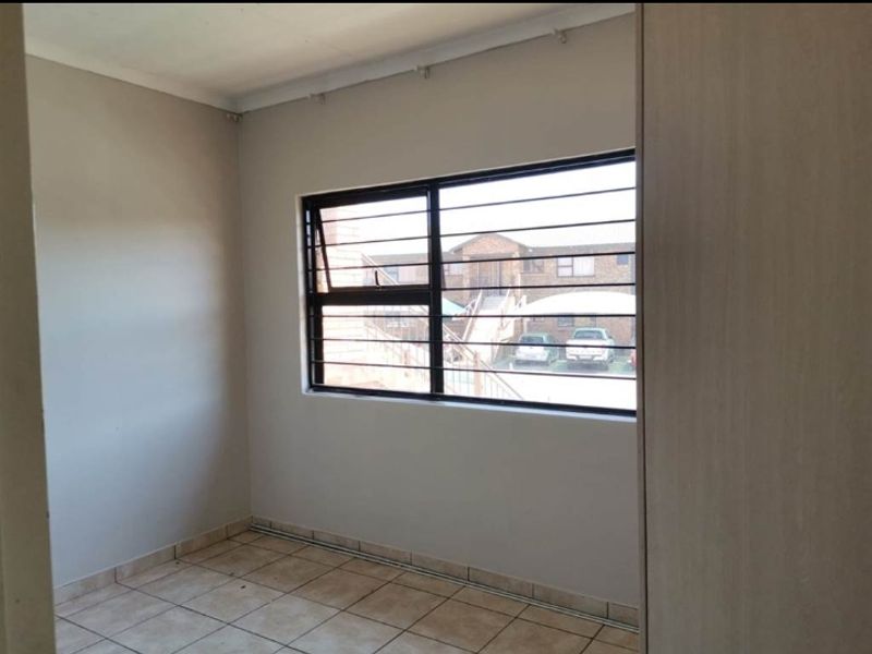 2 Bedroom  2 bath Flat - Photo 7