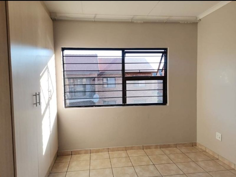 2 Bedroom  2 bath Flat - Photo 6