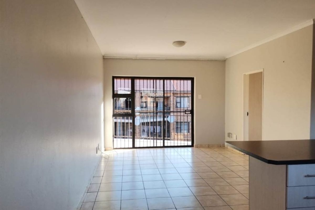 2 Bedroom  2 bath Flat - Photo 2