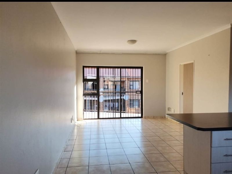 2 Bedroom  2 bath Flat - Photo 2