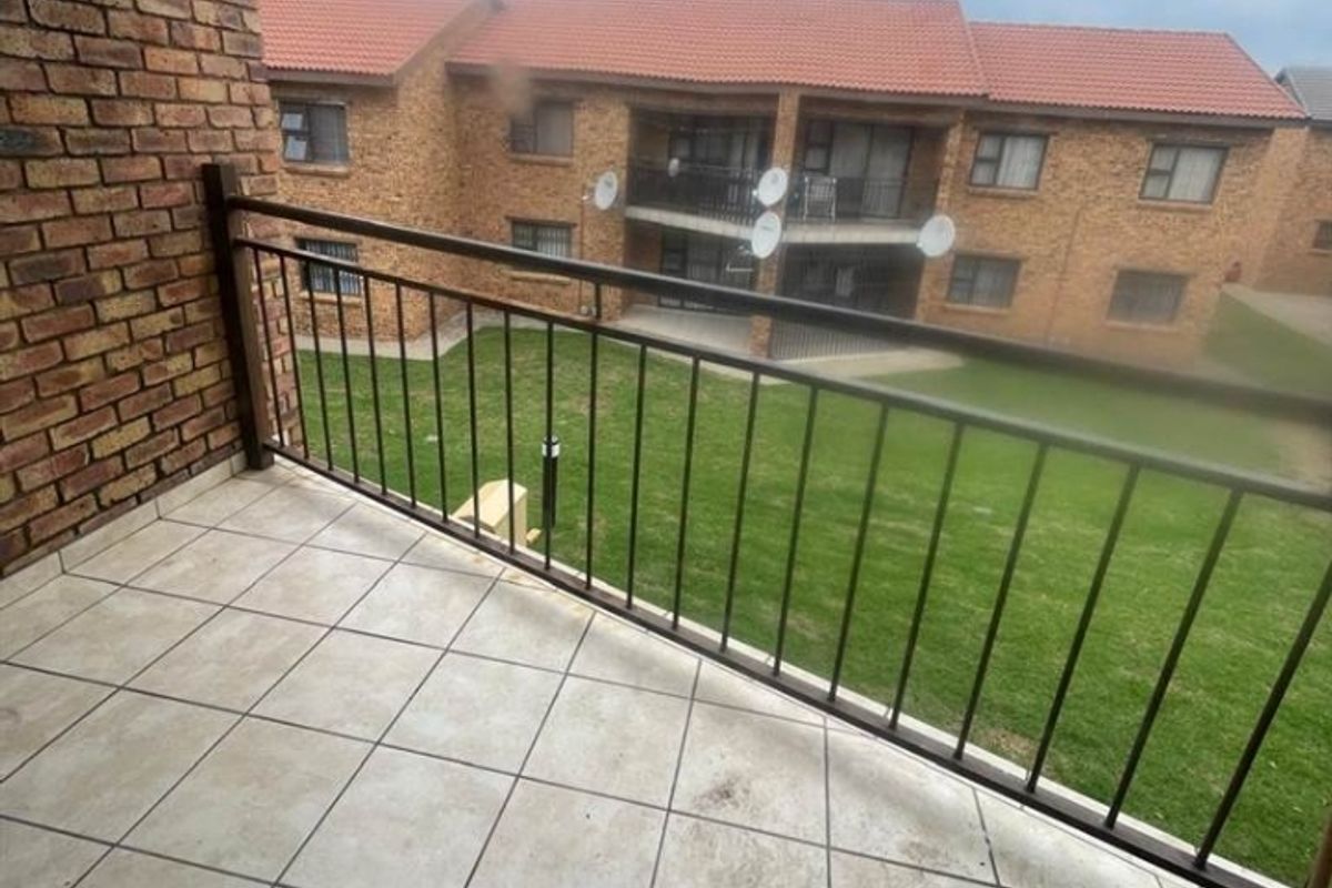 2 Bedroom  2 bath Flat - Photo 5