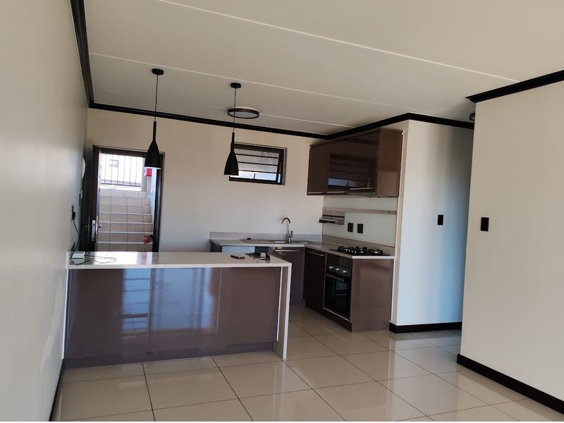 Stunning bedroom apartment in Blue Hills, Midrand—perfect for modern living and investment. - Photo 4