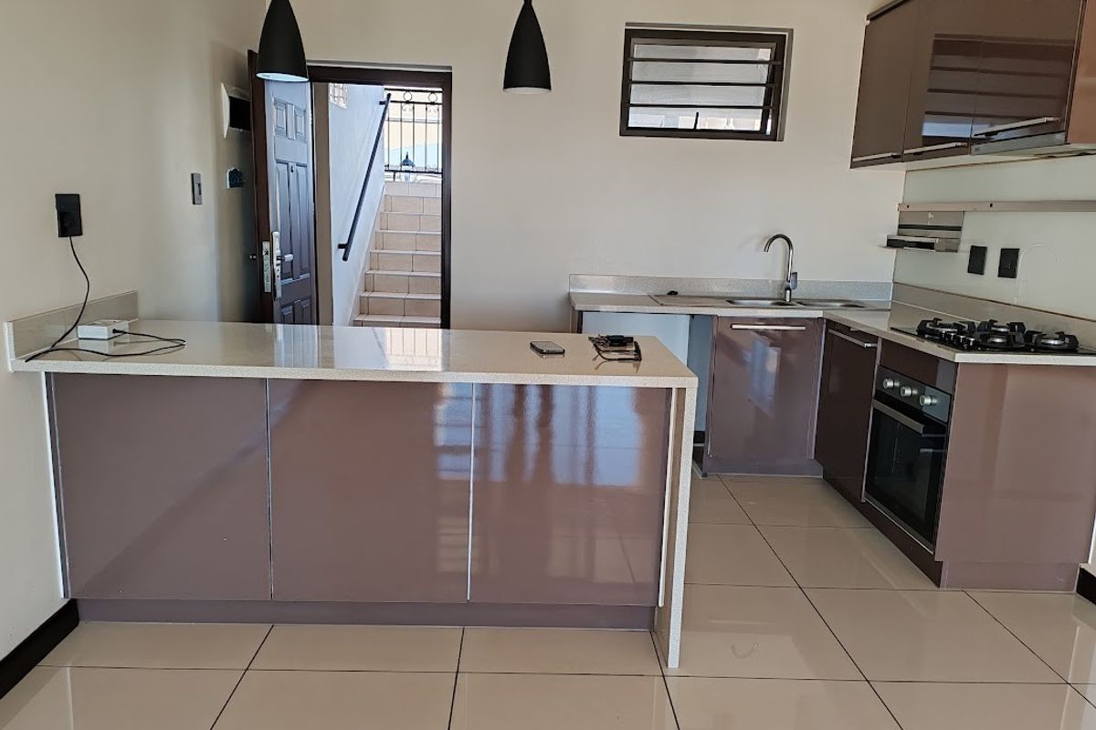 Stunning bedroom apartment in Blue Hills, Midrand—perfect for modern living and investment. - Photo 5