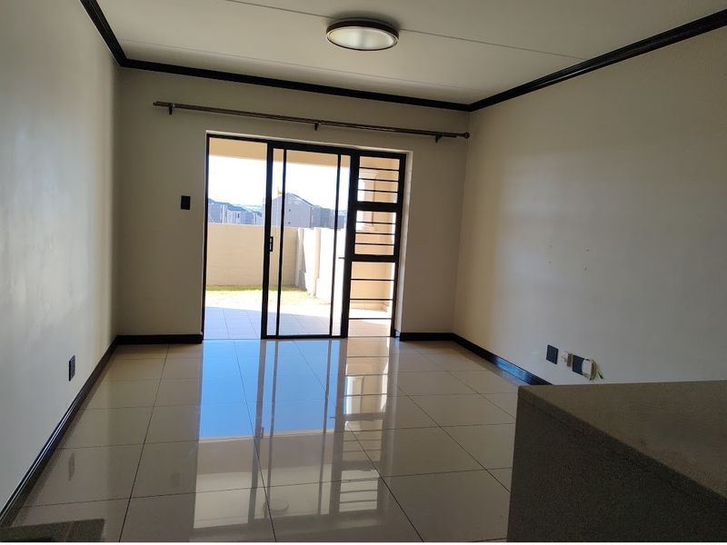 Stunning bedroom apartment in Blue Hills, Midrand—perfect for modern living and investment. - Photo 8