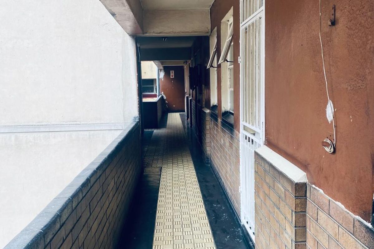 Modern Urban Living in Prime Location - Photo 3