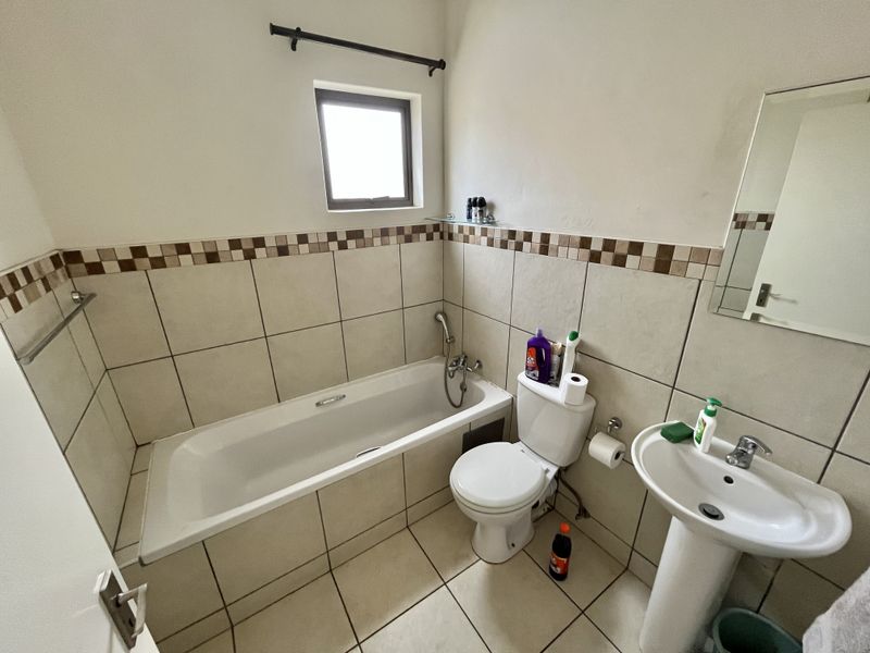 2 Bedroom 2 Bathroom Unit FOR SALE in Barbeque Downs - Photo 5