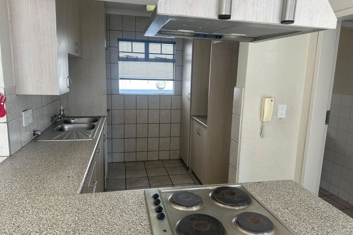 Your Ideal Lifestyle awaits you stones throw from Greenstone shopping Center, Edenvale! - Photo 5