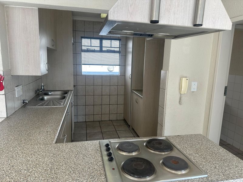 Your Ideal Lifestyle awaits you stones throw from Greenstone shopping Center, Edenvale! - Photo 5