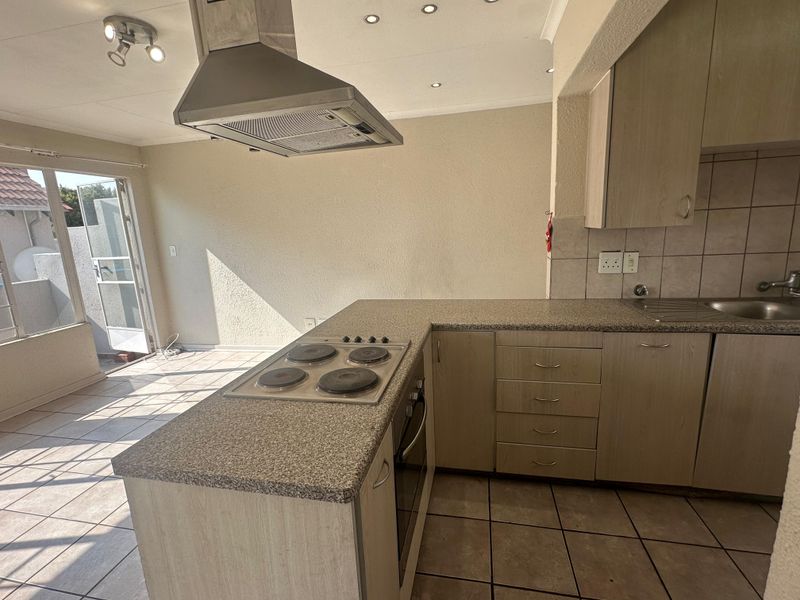 Your Ideal Lifestyle awaits you stones throw from Greenstone shopping Center, Edenvale! - Photo 8