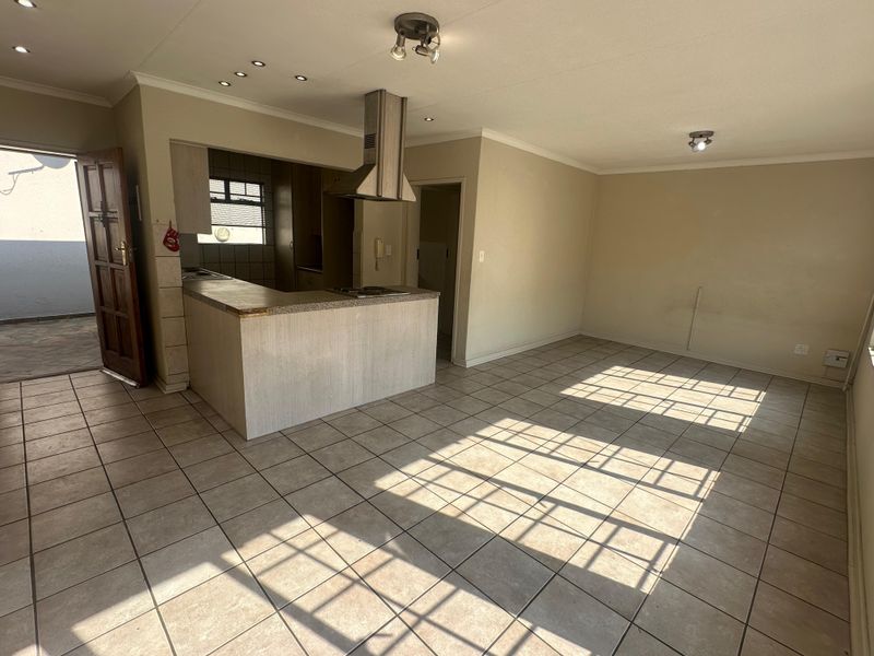 Your Ideal Lifestyle awaits you stones throw from Greenstone shopping Center, Edenvale! - Photo 2
