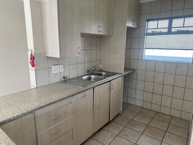 Your Ideal Lifestyle awaits you stones throw from Greenstone shopping Center, Edenvale! - Photo 6