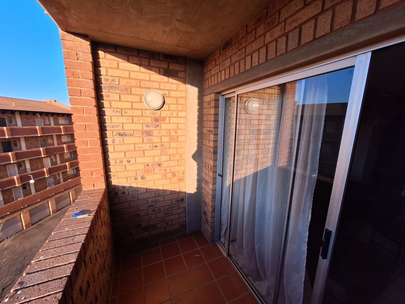 Gorgeous flat with a balcony and beautiful views to enjoy every day. - Photo 4