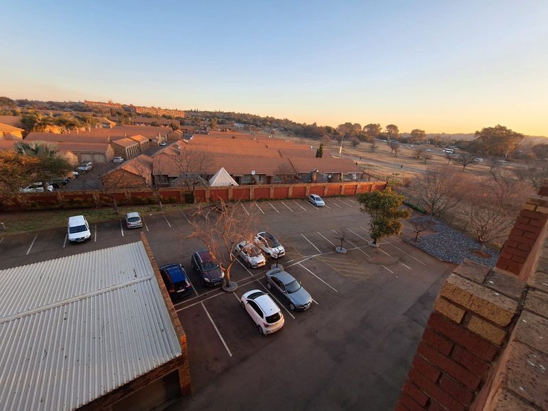 Gorgeous flat with a balcony and beautiful views to enjoy every day. - Photo 10