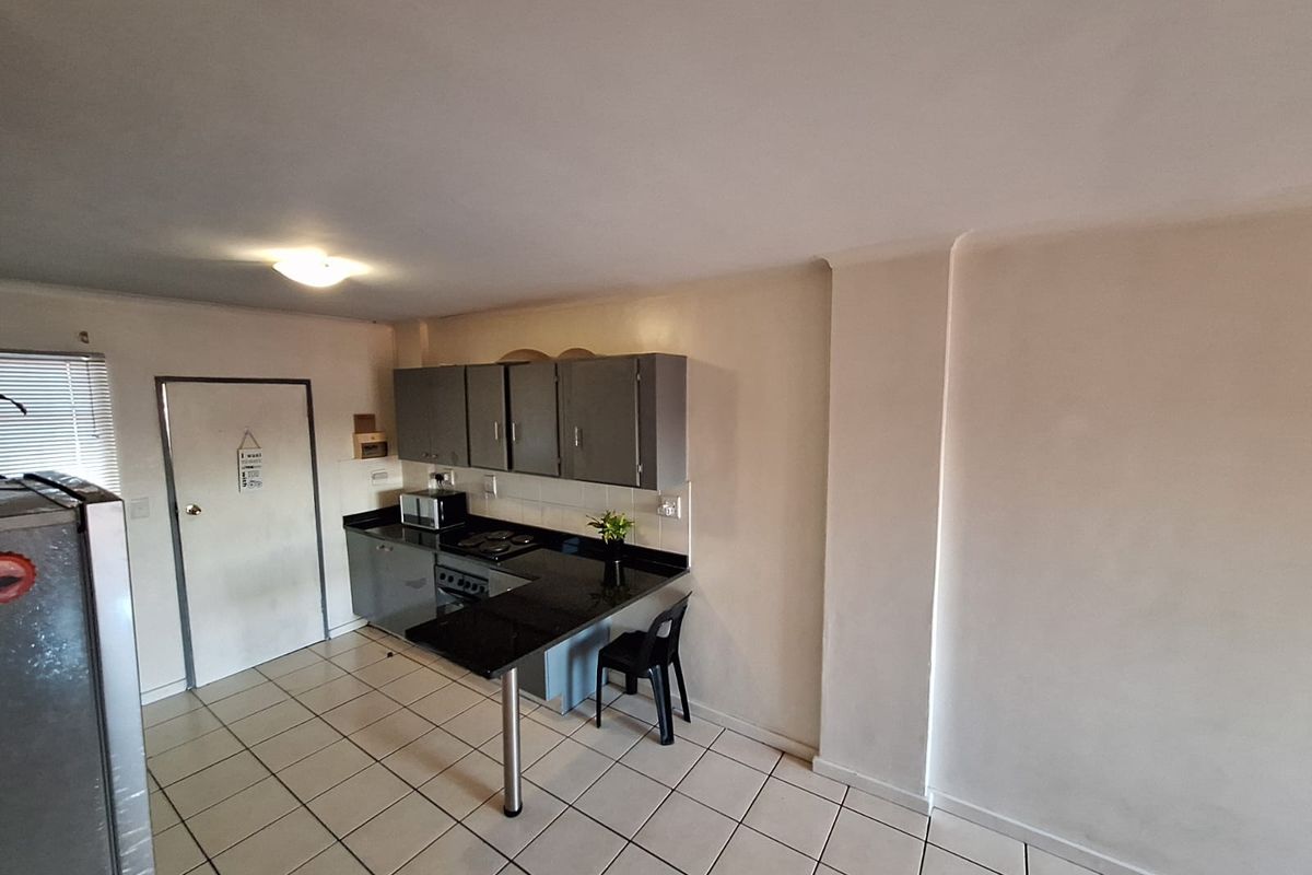 Gorgeous flat with a balcony and beautiful views to enjoy every day. - Photo 2