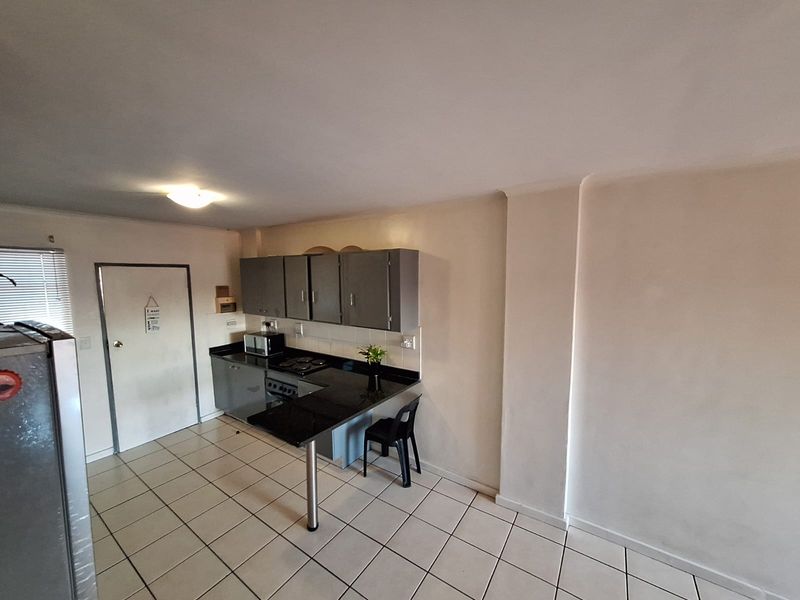 Gorgeous flat with a balcony and beautiful views to enjoy every day. - Photo 2