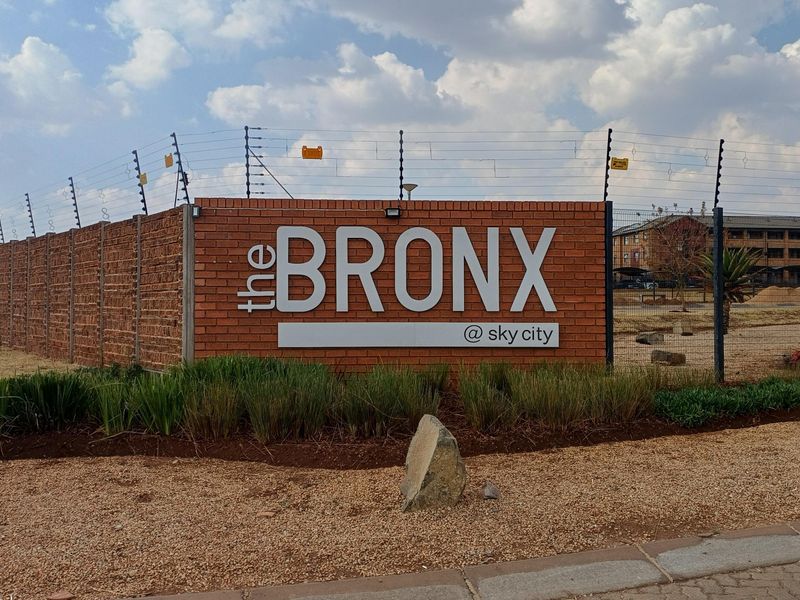 Stunning 2 bedroom apartment for sale in Sky City, Alberton - modern living in a vibrant community! - Photo 9