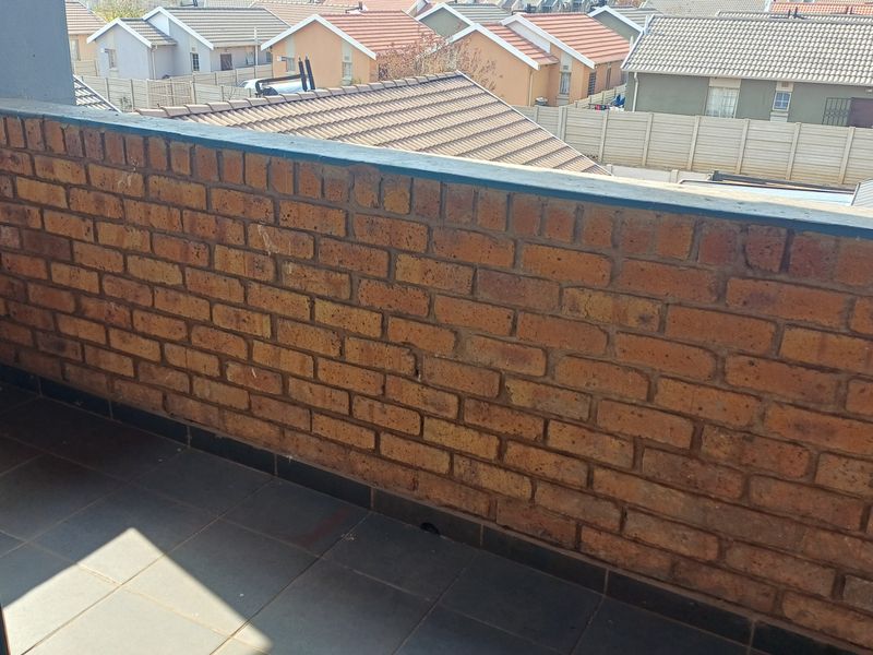 Stunning 2 bedroom apartment for sale in Sky City, Alberton - modern living in a vibrant community! - Photo 8