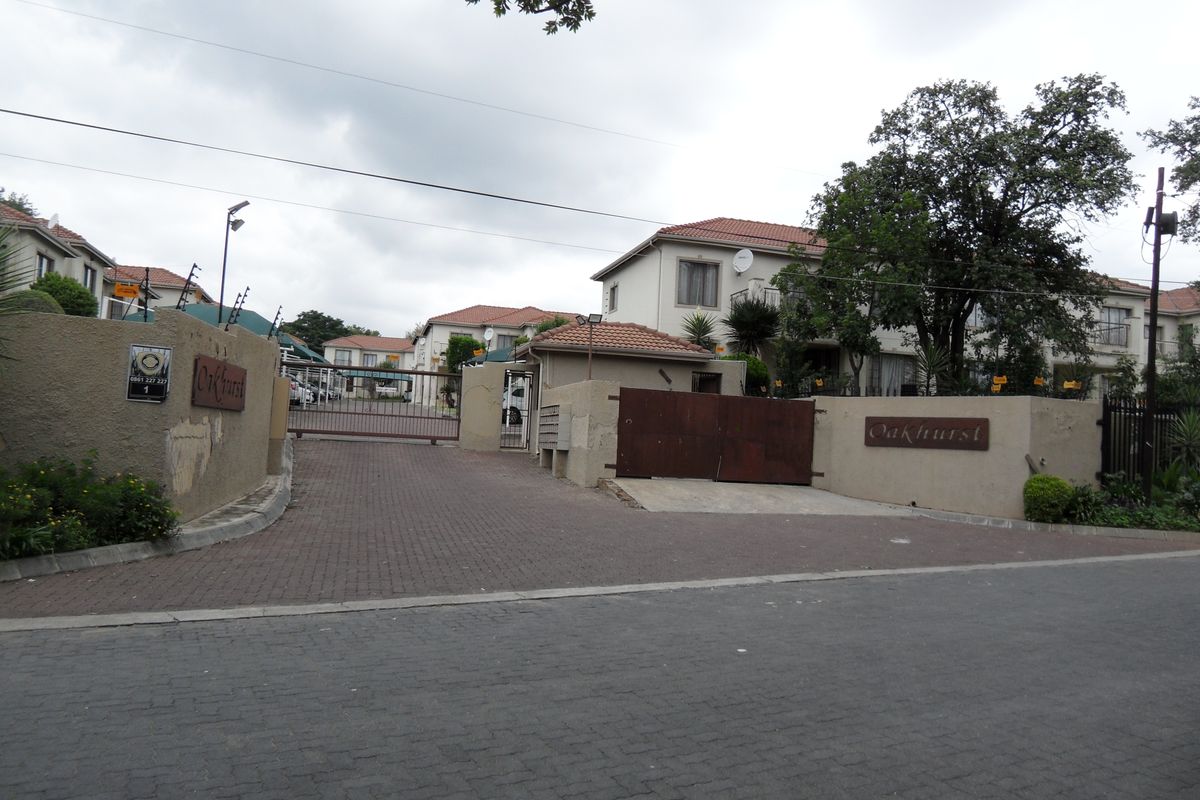 Duplex Townhouse For Sale - Photo 2