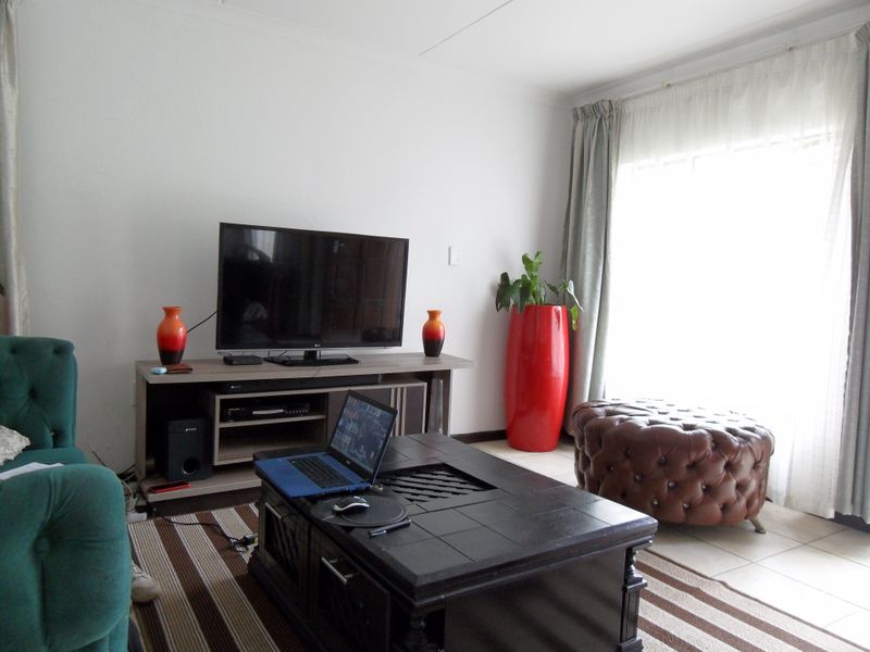 Duplex Townhouse For Sale - Photo 8