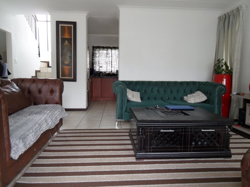 Duplex Townhouse For Sale - Photo 9