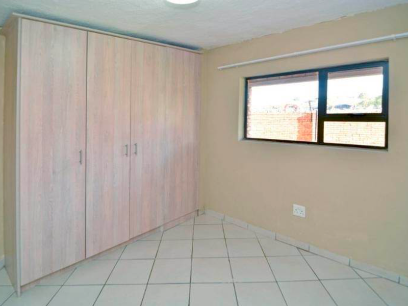Eagle Heights  - R4400-R4700 FIRST MOTH 50% RENT OFF - Photo 5