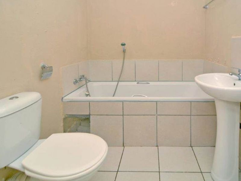 Eagle Heights  - R4400-R4700 FIRST MOTH 50% RENT OFF - Photo 4