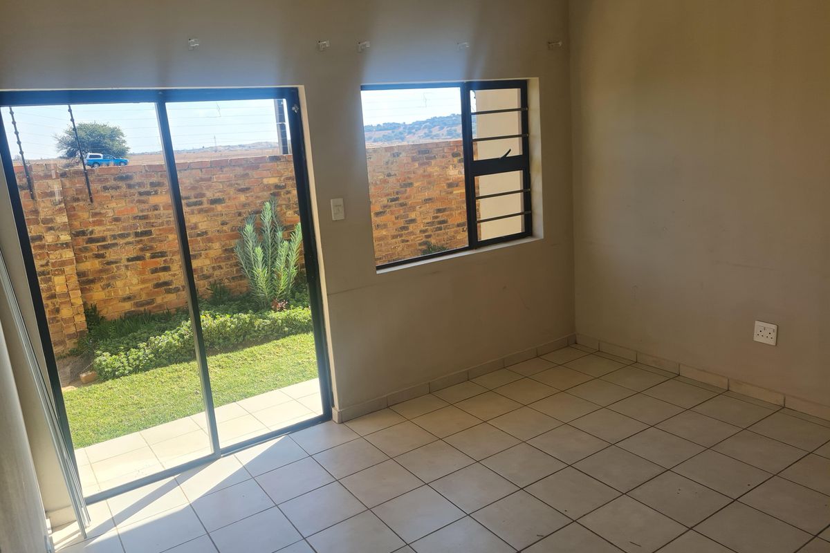 Falcon Heights - deposit required - Photo 4