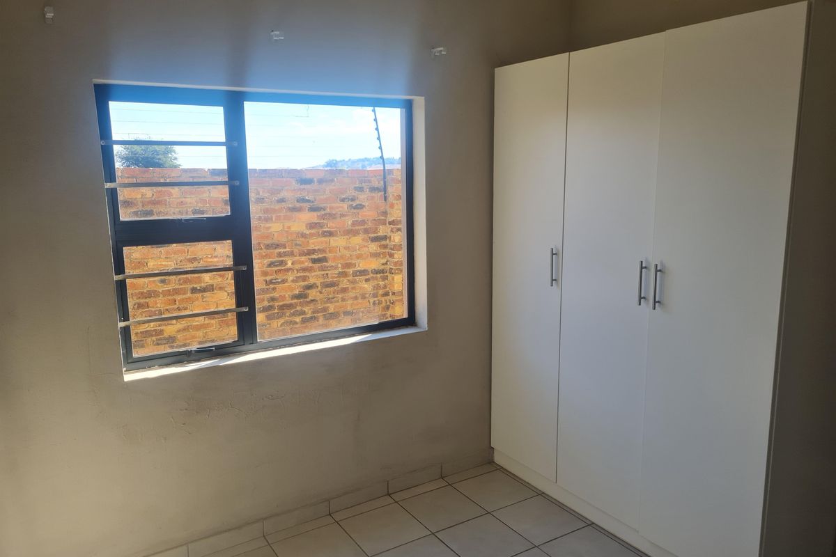 Falcon Heights - deposit required - Photo 5