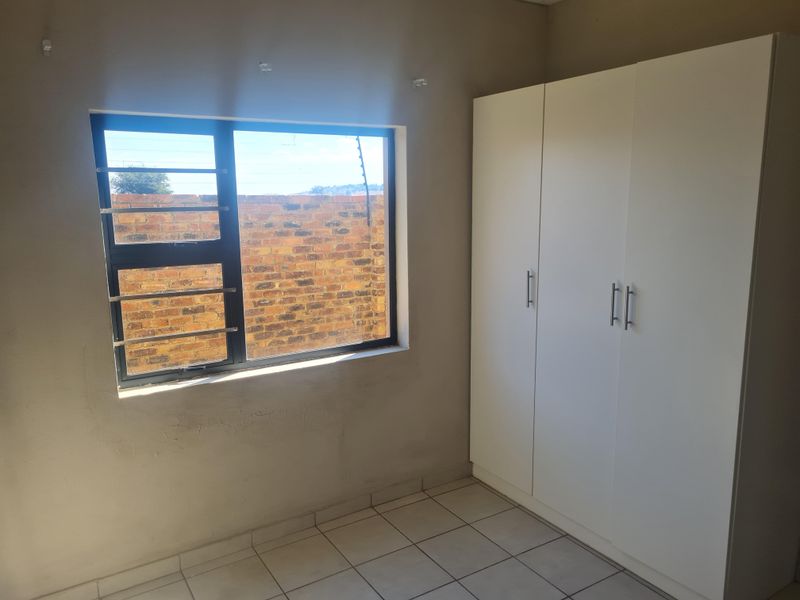 Falcon Heights - deposit required - Photo 5