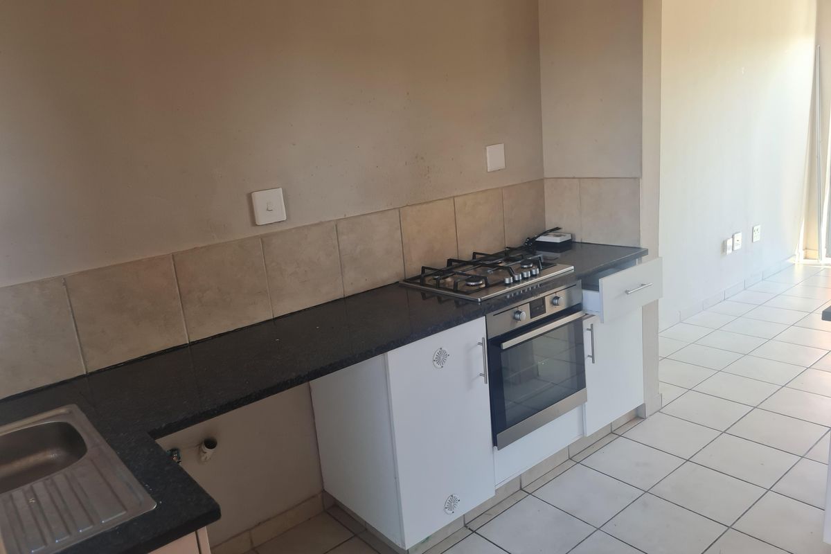 Falcon Heights - deposit required - Photo 3