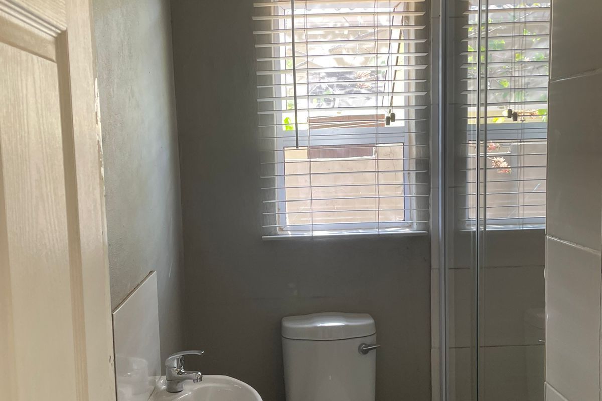 Bachelor Unit for Rent - Photo 4