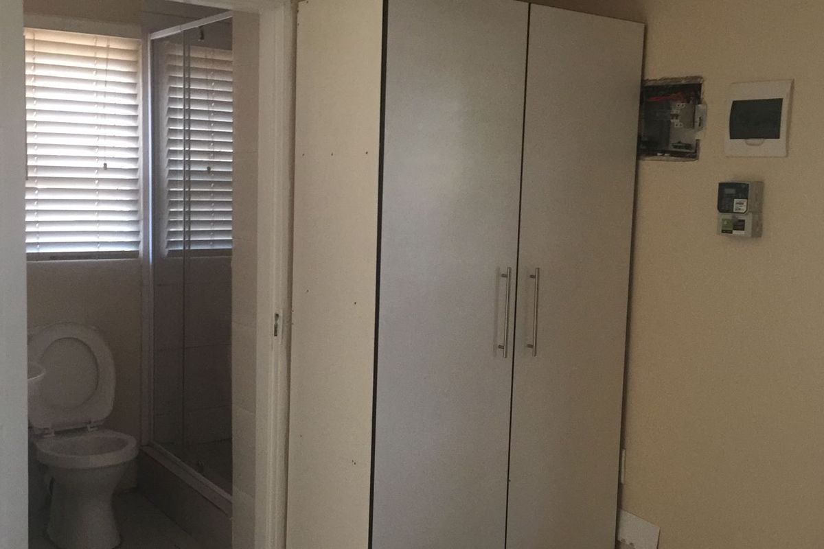 Bachelor Unit for Rent - Photo 5