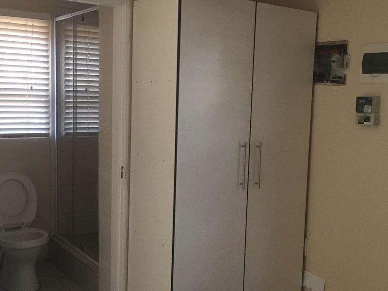 Bachelor Unit for Rent - Photo 5