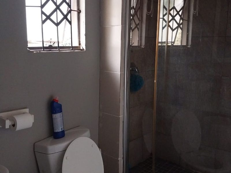 Bachelor Unit for Rent - Photo 6