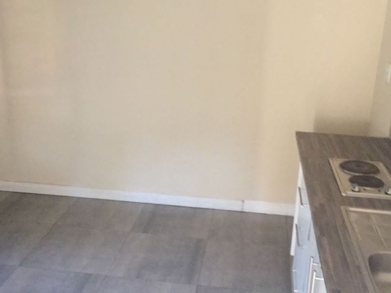 Bachelor Unit for Rent - Photo 3