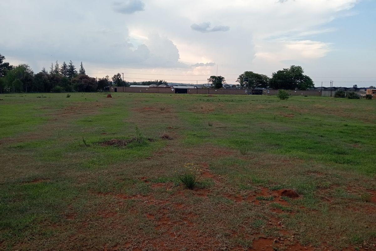 Prime 17131m2 vacant land for sale in Marabeth, Krugersdorp—perfect for your dream project! - Photo 2