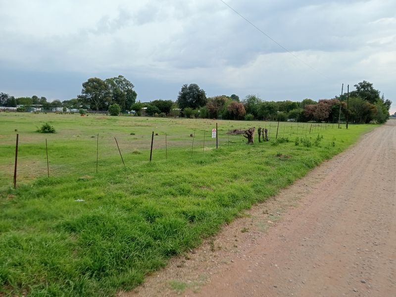 Prime 17131m2 vacant land for sale in Marabeth, Krugersdorp—perfect for your dream project! - Photo 3