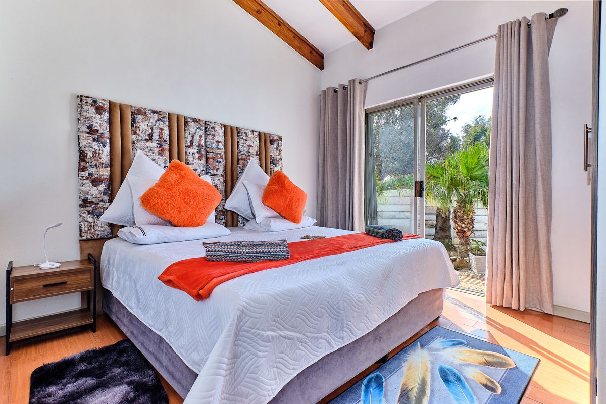 5 Bedroom House in Woodmead - Photo 5