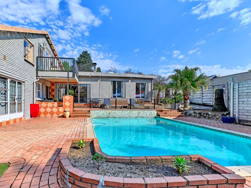 5 Bedroom House in Woodmead - Photo 3