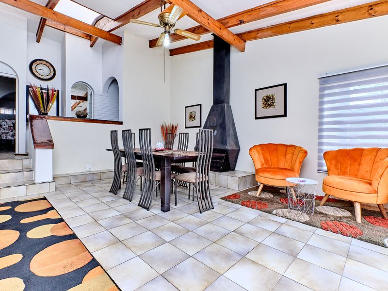 5 Bedroom House in Woodmead - Photo 8