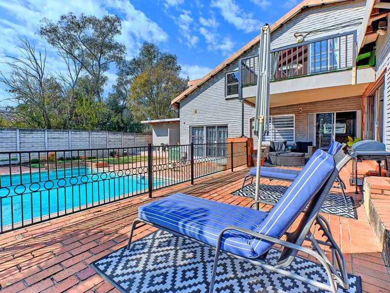 5 Bedroom House in Woodmead - Photo 10