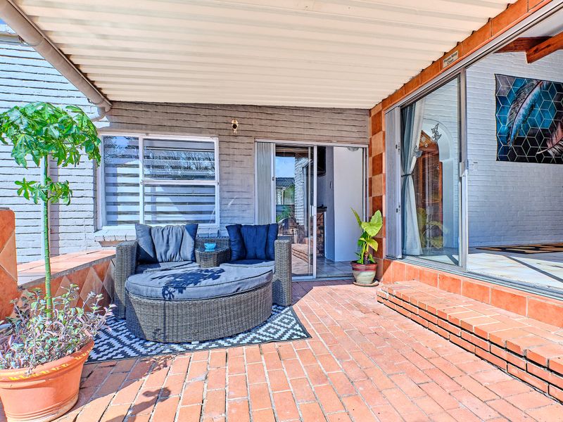 5 Bedroom House in Woodmead - Photo 9