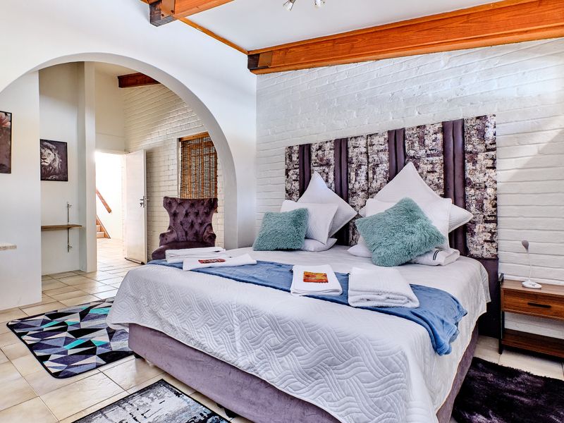 5 Bedroom House in Woodmead - Photo 6