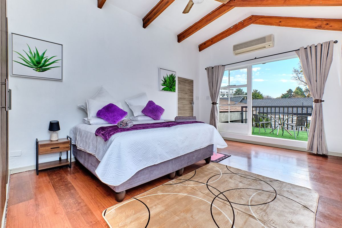 5 Bedroom House in Woodmead - Photo 4