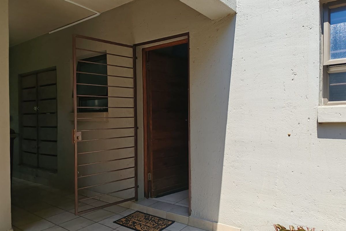 Charming 1-Bedroom Apartment for Sale in Sunninghill, Sandton - Photo 4