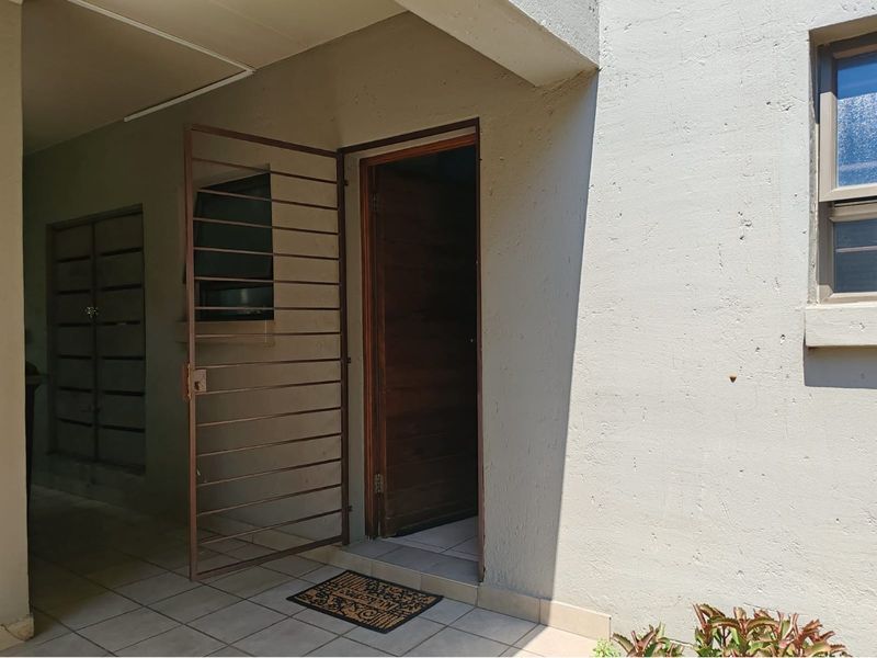 Charming 1-Bedroom Apartment for Sale in Sunninghill, Sandton - Photo 4