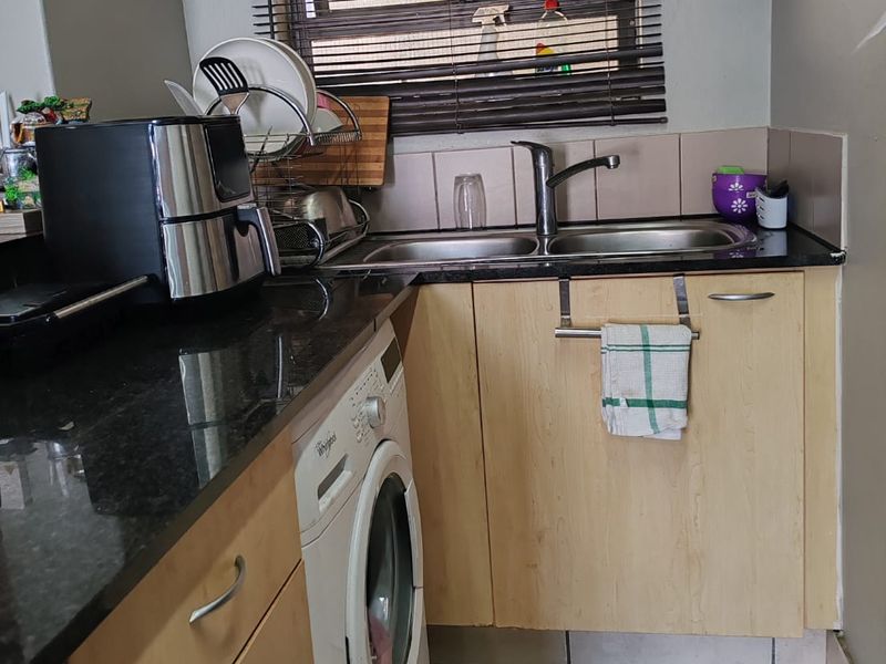 Charming 1-Bedroom Apartment for Sale in Sunninghill, Sandton - Photo 8